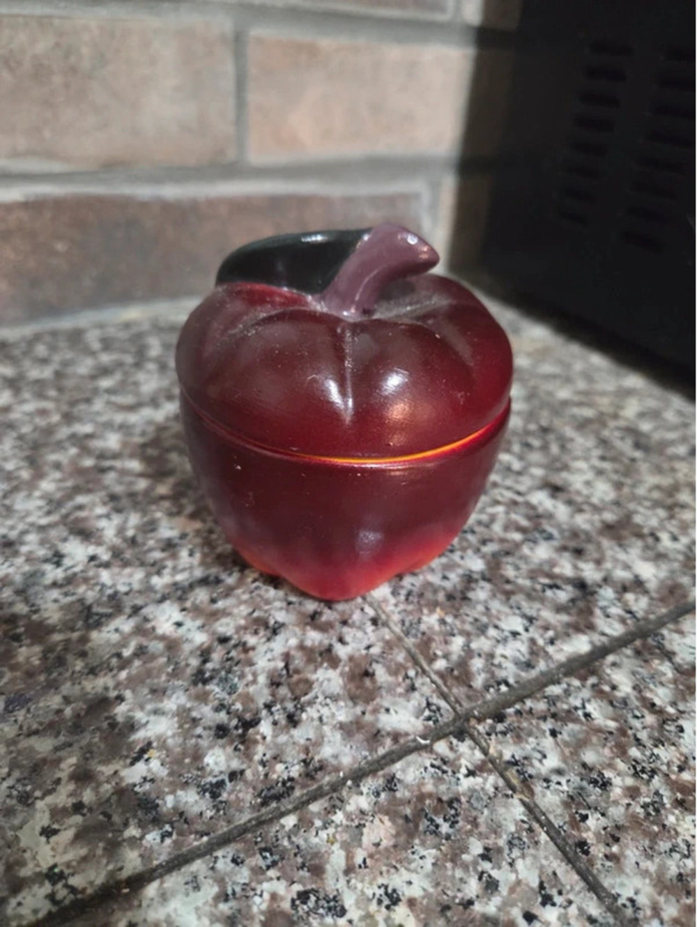 VTG ceramic apple